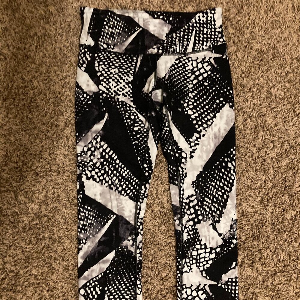 Lululemon Static Mist White Black Wunder Under Crop III Leggings Size 6
